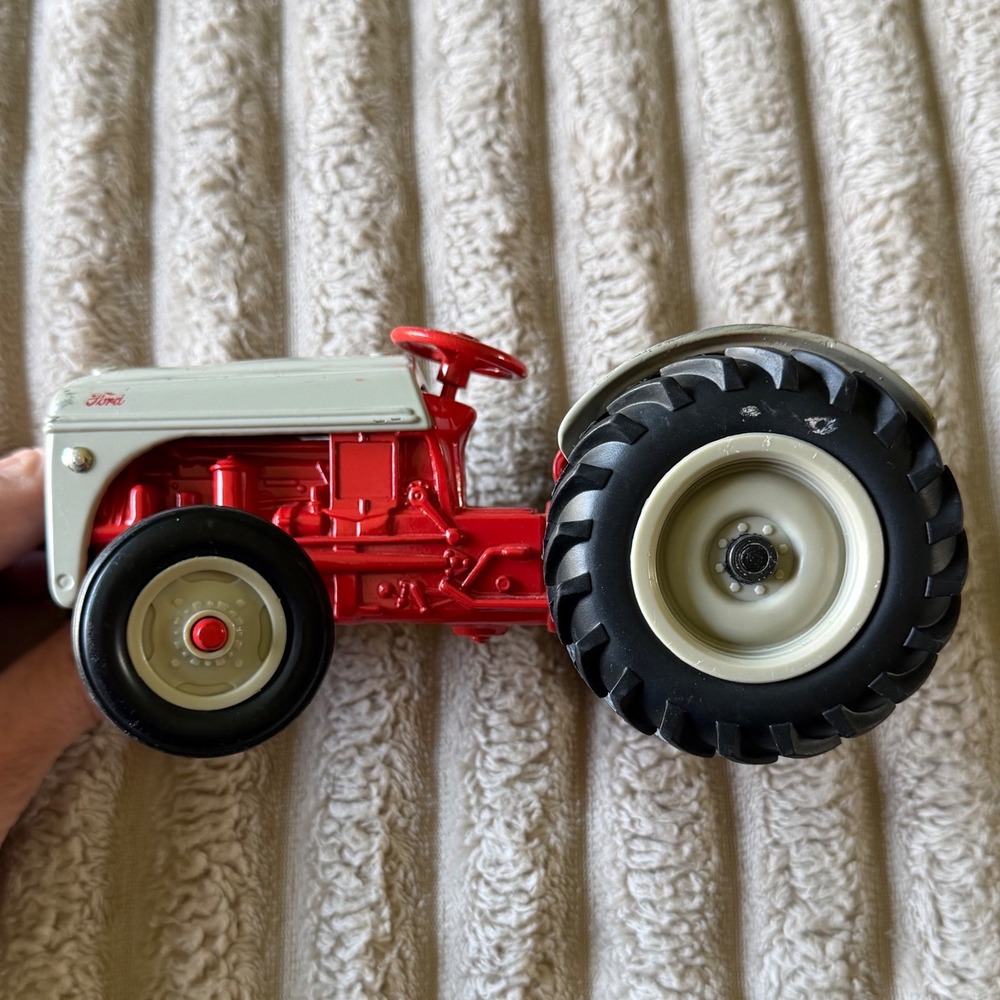 2009 Ford Motor Company Diecast Tractor Red Gray Farm Toy 0600GSF00